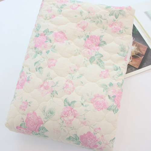 Large Size 4 Ounce Cloud Quilted Fabric Pastel Big Flower Z1580